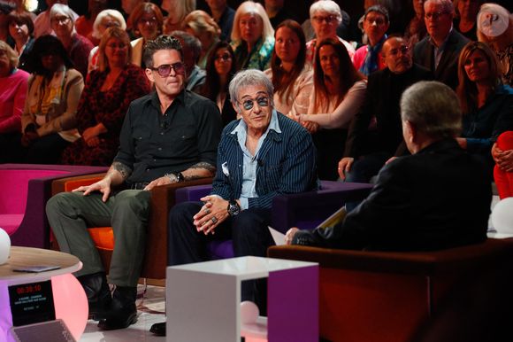 Exclusif - Gérard Lanvin et son fils Manu lors de l'enregistrement de l'émission "Famille je vous aime" présentée par M. Drucker et qui sera diffusée le 13 juin 2025 sur France 3, aux Studios rive gauche à Paris, France, le 15 avril 2025. © Clovis-Gaffiot/Bestimage