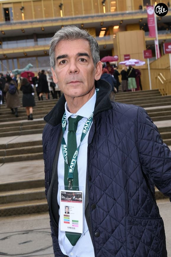 Depuis, Xavier de Moulins a appris à être plus "détente". "Faire quinze ans de JT, voir ce qu'il se passe dans le monde, cela aide à relativiser.

Xavier de Moulins au prix Qatar Arc de Triomphe à l'Hippodrome de Longchamp le 6 octobre 2024  
© Rachid Bellak / Bestimage