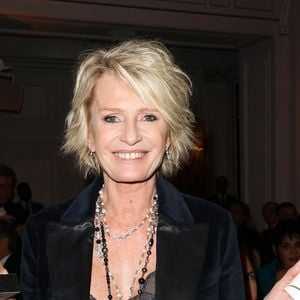 Elle raconte avoir accepté une injection dans les lèvres lors d’une visite de clinique, sur un coup de tête.

Sophie Davant - 46ème édition du Gala "Best Awards" à l'hôtel Georges V à Paris le 11 décembre 2023.  © Coadic Guirec / Bestimage