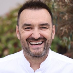 Cyril Lignac participe à l'événement « Les Chefs à Saint-Tropez fêtent les producteurs », le 1er mai 2026 à Saint-Tropez, en France. Photo de Jérôme Dominé/ABACAPRESS.COM