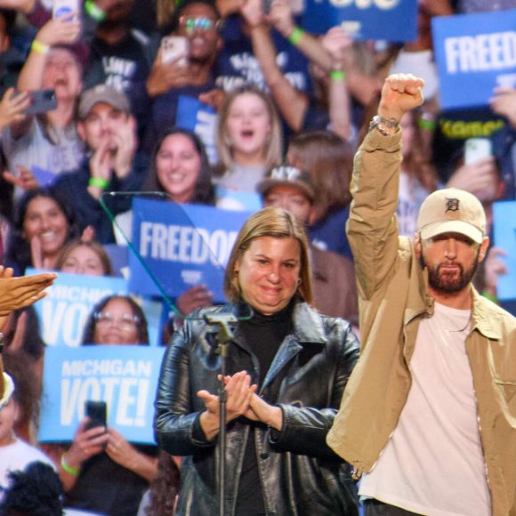 Hailie a annoncé la naissance sur Instagram avec de tendres photos.

Le rappeur Eminem présente l'ancien président Barack Obama lors d'un rassemblement des partisans de la vice-présidente Kamala Harris pour la présidentielle de 2024 à Detroit, Mi, USA, mardi 22 octobre 2024. Photo par Dominic Gwinn/Middle east Images/ABACAPRESS.COM