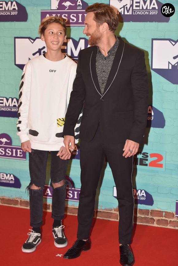 David Guetta et son fils Tim Elvis à la soirée MTV Europe Music Awards au Arena Wembley à Londres, le 12 novembre 2017 © CPA/Bestimage