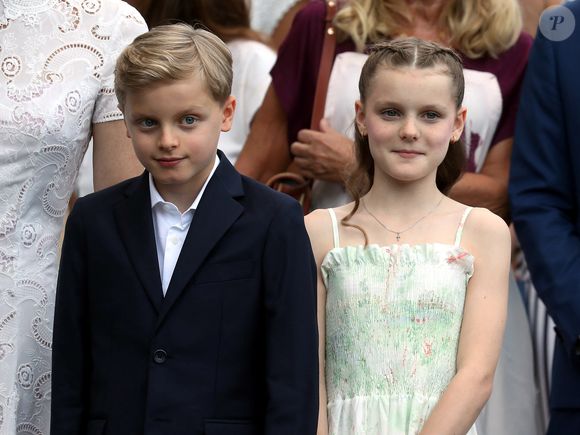 Jacques est le prince héritier au trône.

Prince Jacques (Le prince Jacques de Monaco, marquis des Baux) et S.A.S. La princesse Gabriella (La princesse Gabriella de Monaco, comtesse de Carladès) assiste au traditionnel « Pique-nique des Monégasques » (U Cavagnetu) au Parc Princesse Antoinette, à Monaco. © Claudia Albuquerque/Bestimage