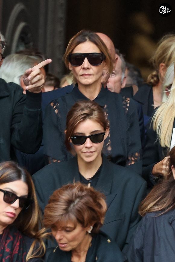 Clotilde Courau et sa fille, Vittoria de Savoie - Sortie des obsèques de Mathilde Favier en l'église Saint-Sulpice à Paris le 31 aout 2026. © Dominique Jacovides-Cyril Moreau/Bestimage