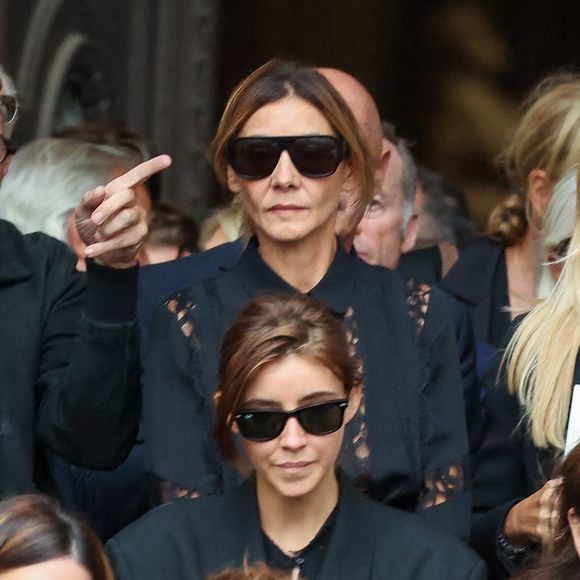 Clotilde Courau et sa fille, Vittoria de Savoie - Sortie des obsèques de Mathilde Favier en l'église Saint-Sulpice à Paris le 31 aout 2026. © Dominique Jacovides-Cyril Moreau/Bestimage