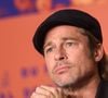 “Parfois, il négociait mal un virage et partait en tête-à-queue, quand on tourne sur soi-même et qu’on ne contrôle plus rien”, ajoute-t-il sur Brad Pitt
Brad Pitt à la conférence de presse du film Once upon a time in Hollywood lors du 72ème Festival International du film de Cannes. Le 22 mai 2019
© Jacovides-Moreau / Bestimage