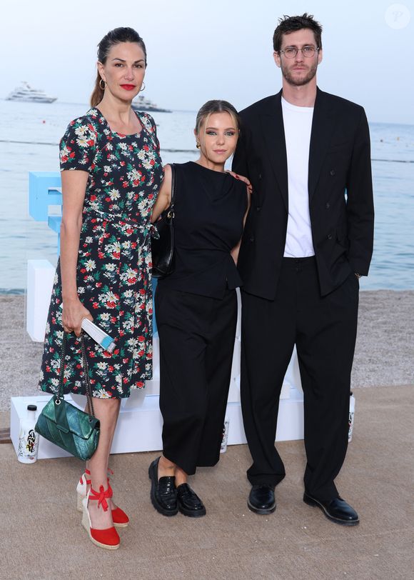 Helena Noguerra, Marion Aymé et Jean-Baptiste Maunier - Photocall de la soirée au "Neptune" lors du 64ème Festival de Télevision de Monte Carlo le 14 juin 2025.
© Denis Guignebourg / Bestimage