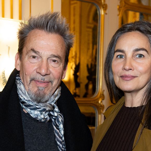 Florent Pagny a posé ses valises en Bourgogne, sa région natale, après plusieurs années passées en Patagonie.

Azucena Caamaño, Florent Pagny - Cérémonie de la remise de la médaille de chevalier de l'ordre des arts et des lettres à Alexandre Kirchhoff, PDG du label Capitol Music France par R.Dati au Ministère de la Culture à Paris
Cyril Moreau / Bestimage