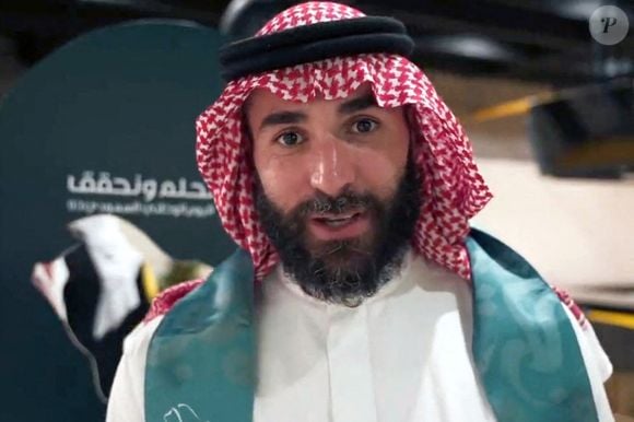 Photo d'archives - Le joueur de football français Karim Benzema est vu en train de danser la traditionnelle "aardha", parfois également connue sous le nom de "danse de l'épée", alors qu'il célèbre avec son club "Al-Ittihad", la fête nationale saoudienne (23 septembre), à Jeddah, Royaume d'Arabie Saoudite, le 27 septembre 2023. Photo by Balkis Press/ABACAPRESS.COM