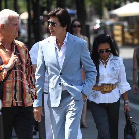 Jean-Luc Lahaye - J.L.Lahaye s'est marié en secondes noces avec sa compagne P.Aubin à la mairie du 18ème arrondissement de Paris, le 2 juillet 2025. © Agence / Bestimage