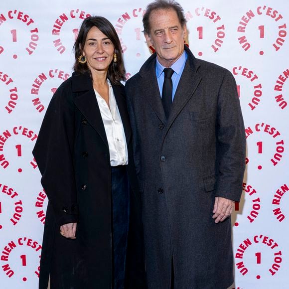 Cécile Duffau (fondatrice de l'association Un rien c'est tout) et son compagnon Vincent Lindon (parrain de l'association) au photocall des invités au dîner de gala de l'association "Un rien c'est tout" au musée de l'armée aux Invalides à Paris le 7 mars 2024

© Cyril Moreau / Bestimage