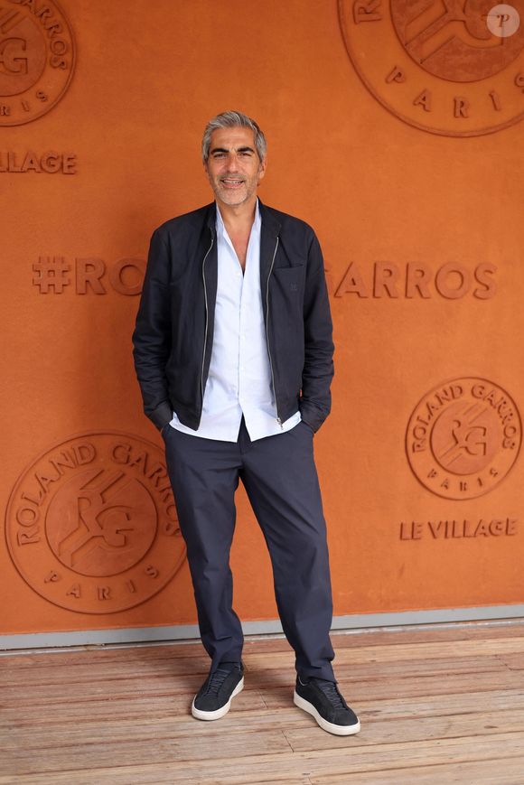 Ary Abittan au village lors des Internationaux de France de Tennis de Roland Garros 2025, à Paris, France, le 2 Juin 2025. © Jacovides-Moreau/Bestimage