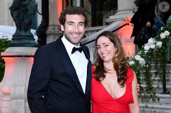 Sur son compte LinkedIn, Martin Kretz, l'aîné de la fratrie, s'exprime sur le sujet.

La famille Kretz : "L'Agence" sur TMC  : Martin Kretz et sa femme Eve von Romberg - Soirée de gala des 50 ans de la Fondation Claude Pompidou à l'Hôtel Marcel Dassault à Paris le 12 avril 2022.
Rachid Bellak / LMS / Bestimage