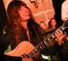 Après huit années d'absence sur scène, l'artiste franco-britannique prépare la sortie d'un quatrième album studio très attendu.

Lou Doillon lors de la célébration de la collection automne 2026 VB au club Le Serpent à Plume, à Paris, le 15 octobre 2026. 

© Astra Marina/BFA.com/Backgrid/Bestimage