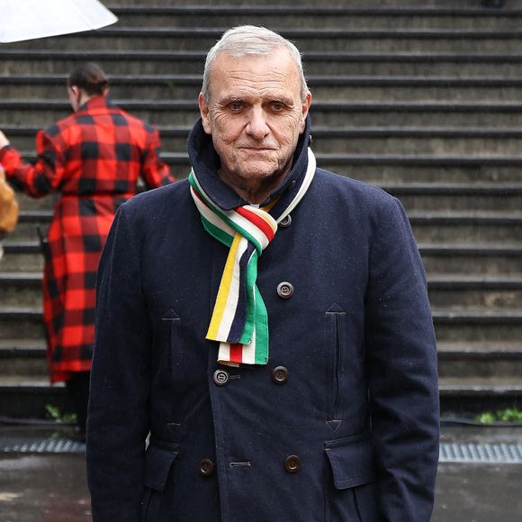 Critiqué pour ses tenues liturgiques de Notre-Dame, Jean-Charles de Castelbajac réplique.

Jean-Charles de Castelbajac assiste au défilé Vivienne Westwood Womenswear Automne/Hiver dans le cadre de la semaine de la mode à Paris le 02 mars 2024 à Paris, France. Photo by Nasser Berzane/ABACAPRESS.COM