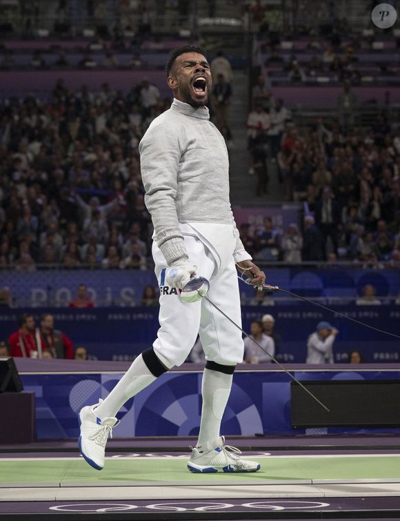 Le Français BOLADE APITHY célèbre sa victoire sur le Hongrois ANDRAS SZATMARI lors d'un match de sabre masculin pendant les Jeux olympiques d'été de Paris 2024, le 27 juillet 2024. © Mark Edward Harris/ZUMA Press/Bestimage
