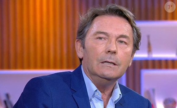 Renaud Revel, journaliste et ancien chroniqueur de "Touche pas à mon poste", est mort à 71 ans.