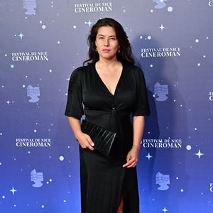 Aujourd'hui, la petite famille a trouvé son parfait équilibre entre l'effervescence parisienne et la douceur méditerranéenne.
Mylène Jampanoï lors de la cérémonie de clôture et de remise des prix de la 5e édition du Nice Festival CinéRoman au cinéma Pathé Gare du Sud à Nice, le 7 octobre 2023. © Bruno Bebert/Pool Nice/Bestimage