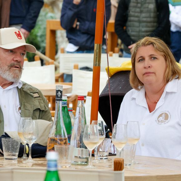 Cette nouvelle édition de "Top Chef" est particulière.

les Chefs à Saint-Tropez fêtent les producteurs - Les Chefs et les producteurs se retrouvent sur la place des Lices à Saint-Tropez. Les chefs Philippe Etchebest et Stéphanie Le Quellec. ©Jean-Marc Lhomer / Bestimage.