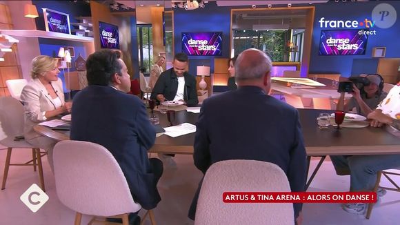 Tina Arena raconte son expérience inattendue dans "Danse avec les stars" sur le plateau de "C à vous" (France 5), le lundi 9 juin 2025