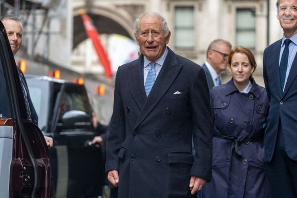 Charles III donne des nouvelles rassurantes 

e roi Charles III d'Angleterre, célèbre le deuxième anniversaire du Coronation Food Project chez "Fortnum & Mason" à Londres. Photo par Zuma Press/Bestimage