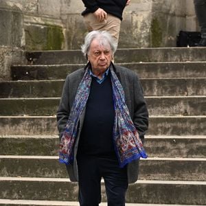 “Rassurez-vous, je n’ai aucun souci financier”, assure-t-il en interview pour "Soir Mag"

Hervé Vilard lors des obsèques de Alexis Gruss en l'Église Saint-Roch à Paris le 11 avril 2024. Agence / Bestimage