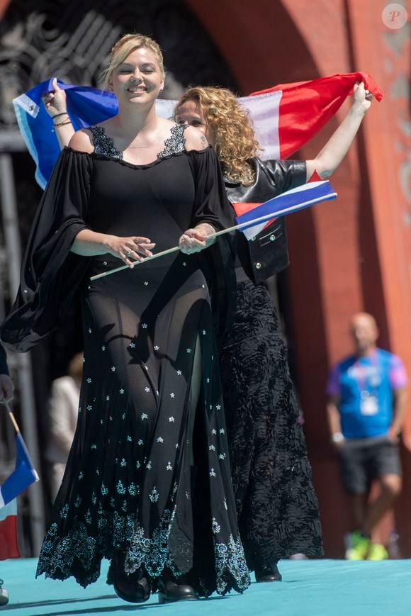 11 mai 2025, Bâle, SUISSE : Louane Emera de France arrive au 69ème Concours Eurovision de la Chanson qui s'est tenu au Rathaus le 11 mai 2025 à Bâle, Suisse. (Crédit image : © Baden Roth/ZUMA Press Wire)
