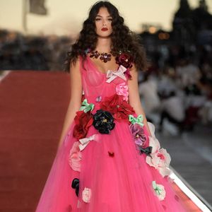 Si l'aînée, Deva Cassel, 22 ans, a déjà fait ses preuves dans le milieu artistique et trace son propre chemin...

Deva Cassel, la fille de Monica Bellucci et Vincent Cassel, défile lors du défilé Dolce & Gabbana à Venise, en Italie, le 29 août 2021. Photo : Splash News/Abaca
