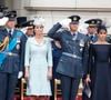 La famille royale a choisi de rester silencieuse, tandis que les Sussex ont continué à livrer leur version des faits.

Camilla Parker Bowles, le prince William, Kate Middleton,  le prince Harry, duc de Sussex, Meghan Markle, duchesse de Sussex - La famille royale d'Angleterre lors de la parade aérienne de la RAF pour le centième anniversaire au palais de Buckingham à Londres. Le 10 juillet 2018. Photo par EXPRESS SYNDICATION / BESTIMAGE