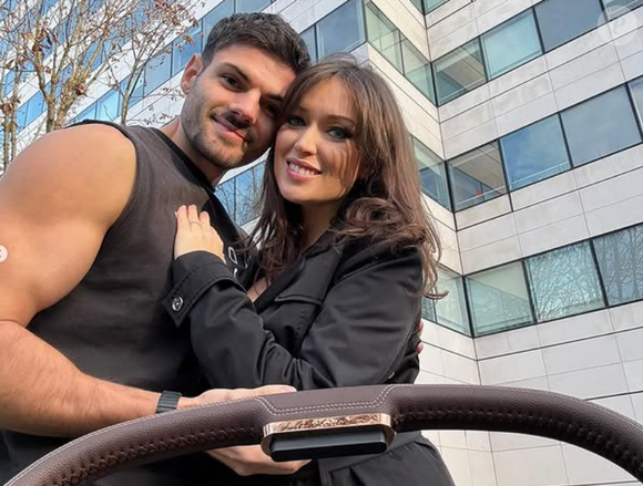 En interview, elle se confie justement sur cette différence d'âge.

Elsa Bois et son compagnon Alexis sont devenus parents du petit Eden.