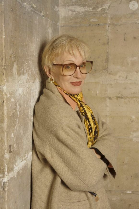 En France, Nicole Croisille posant © Bruno Schneider via Bestimage