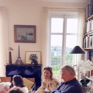 Retrouvailles entre les membres de "William à midi" chez William Leymergie et Sophie Davant à Paris.