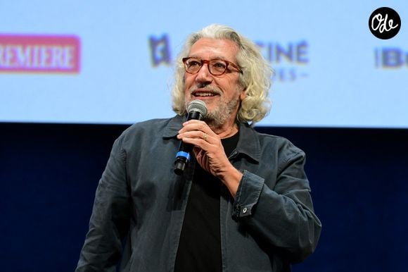 "Ce n'est qu'un au revoir", a-t-elle rassuré. 
Alain Chabat lors de la seance evenement pour presenter le film Asterix et Obelix : Le Combat des chefs a la halle Tony Garnier de Lyon dans le cadre du Festival Lumiere 2025, le mardi 14 octobre 2025.   Romain Doucelin / Bestimage