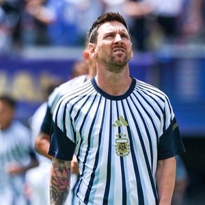 Lionel Messi, joueur argentin, lors de l'échauffement précédant la finale de la Coupe du monde de la FIFA 2026 opposant l'Espagne à l'Argentine au New York New Jersey Stadium, à East Rutherford, aux États-Unis, le dimanche 19 juillet 2026.(Photo : William Volcov/Brazil Photo Press/Brazil Photo Press) INTERNATIONAL (Crédit photo : © William Volcov/ZUMA Press Wire/ABACAPRESS.COM)