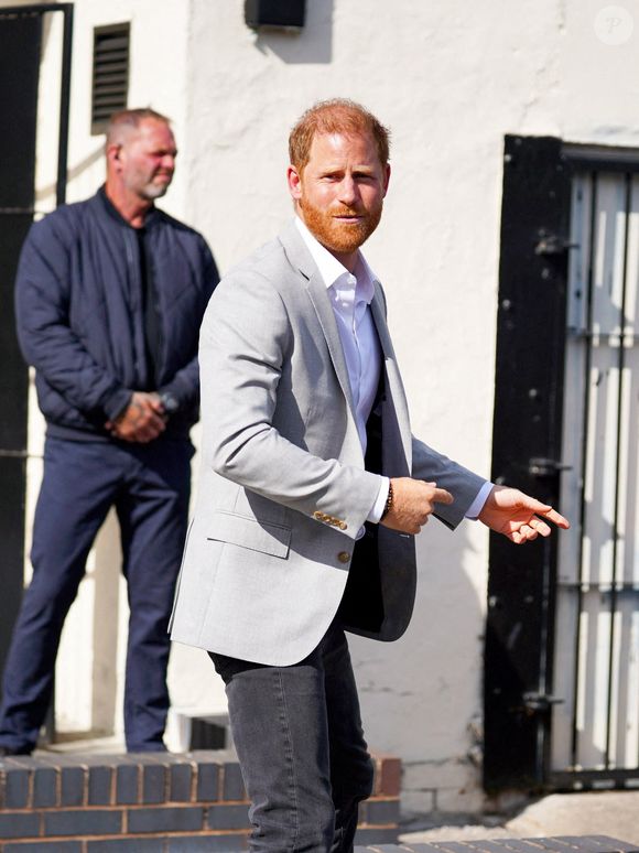 Le prince Harry quitte le Community Recording Studio (CRS) à St Ann's, Nottingham le 9 septembre 2025. © SWNS/ABACA