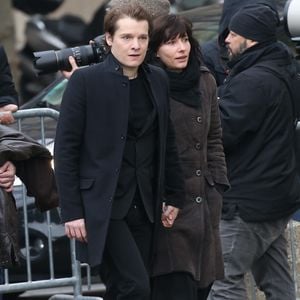 Malgré les tournées, le chanteur assure avoir toujours été un père très présent et impliqué dans leur quotidien.

Bénabar et sa femme Stéphanie Nicolini - Obsèques de Michel Delpech en l'église Saint-Sulpice à Paris, le 8 janvier 2016.