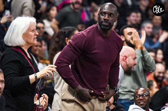 Omar Sy assiste au match du Paris Basketball, battu par le Žalgiris Kaunas, lors de la 15e journée de l'Euroligue à Paris, le 11 décembre 2025. 

© Baptiste Autissier / PsnewZ / Bestimage