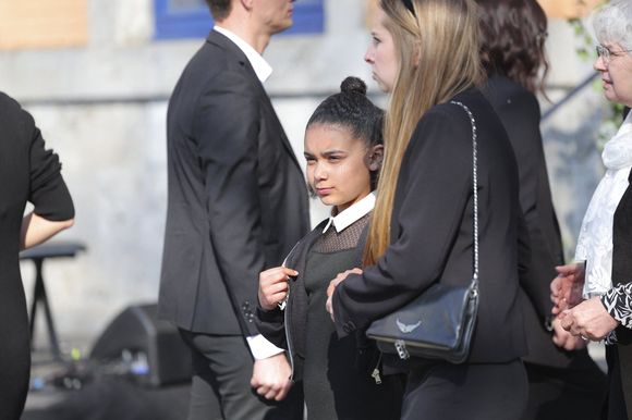 300 personnes réunies pour rendre hommage à Emilie Dequenne dans sa ville de Chièvres (Belgique), le 9 avril 2025, quelques semaines après son décès prématuré, survenu le 16 mars 2025. © Photonews / Bestimage