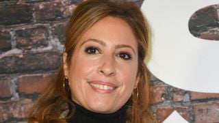 Léa Salamé tout juste revenue au JT, une importante figure de la télé et amie de la journaliste hausse le ton : "Qu'on la laisse un peu travailler"