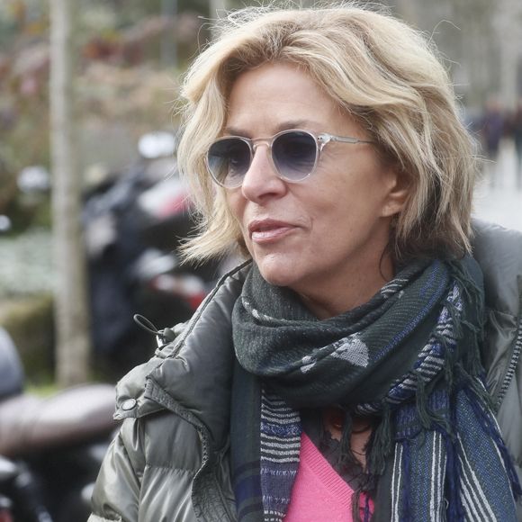 Corinne Touzet - Arrivées à l'enregistrement de l'émission "Vivement dimanche" au studio Gabriel à Paris, le 28 février 2024, diffusée le 3 mars 2024 sur France 3. 
© Christophe Clovis / Bestimage