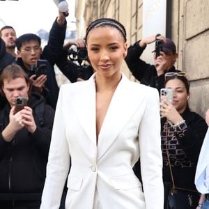 Flora Coquerel (Miss France 2014) aux arrivées au défilé Nina Ricci Mode Collection Prêt-à-Porter Automne/Hiver 2025-2026 lors de la Fashion Week de Paris (PFW) à l'hôtel Salomon de Rotschild, à Paris, France, le 7 mars 2025. © Denis Guignebourg/Bestimage