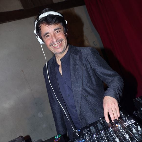 Ariel Wizman assiste à la 28e édition du Festival de la Littérature et du Vin à Saumur, France, le 14 avril 2023. Photo par Jerome Dominé/ABACAPRESS.COM