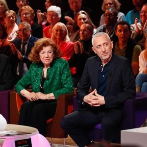 Exclusif - Gad Elmaleh et ses parents David et Régine lors de l'enregistrement de l'émission "Famille je vous aime" présentée par M. Drucker et qui sera diffusée le 13 juin 2025 sur France 3, aux Studios rive gauche à Paris, France, le 14 avril 2025. © Clovis-Gaffiot/Bestimage