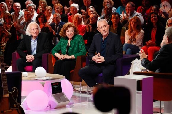 Exclusif - Gad Elmaleh et ses parents David et Régine lors de l'enregistrement de l'émission "Famille je vous aime" présentée par M. Drucker et qui sera diffusée le 13 juin 2025 sur France 3, aux Studios rive gauche à Paris, France, le 14 avril 2025. © Clovis-Gaffiot/Bestimage