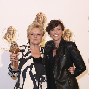 Muriel Robin (Molière d'honneur) et sa femme Anne Le Nen - Photocall des lauréats de la 37ème Nuit des Molières aux Folies Bergère à Paris le 4 mai 2026.

© Jack Tribeca / Bestimage