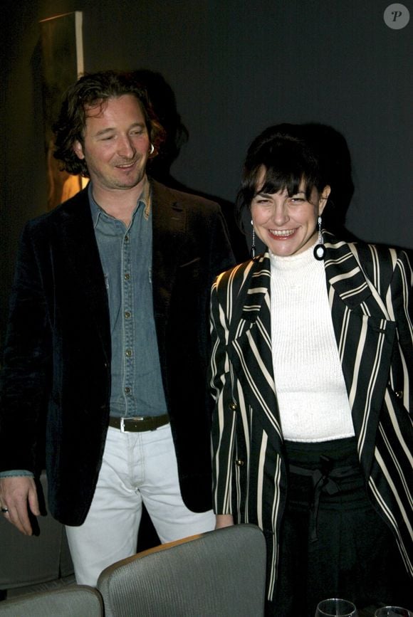 Un banquier, premier amour de Lio, que la chanteuse avait épousé en 2005 

Archives - Diego et son compagnon Jean-Pierre - En France, à Paris, soirée à l'Atelier de Maitre Albert à l'issue de la générale de "Détournement de mémoire".
