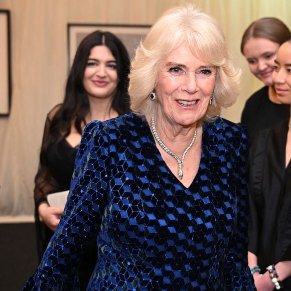 Afin de surmonter sa disparition, la souveraine a manifestement pris la décision d'adopter un petit chiot de huit semaines prénommé Moley qui "ressemble à une taupe", ont rapporté nos confrères de L'Express. 

Le roi Charles III d'Angleterre a organisé un dîner Royaume-Uni-Italie pour célébrer le mouvement Slow Food et Slow Fashion à Highgrove le 7 février 2025. ©  Finnbarr Webster/WPA-Pool / Julien Burton via Bestimage