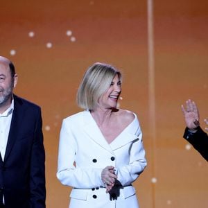 Exclusif - Kad Merad, Michele Laroque et Nikos Aliagas lors de l'enregistrement de l'émission "La chanson secrète N°14", présentée par N.Aliagas et diffusée le 26 décembre sur TF1, consacrée à Michele Laroque et Kad Merad à Paris le 9 décembre 2025. © Jacovides-Moreau/Bestimage