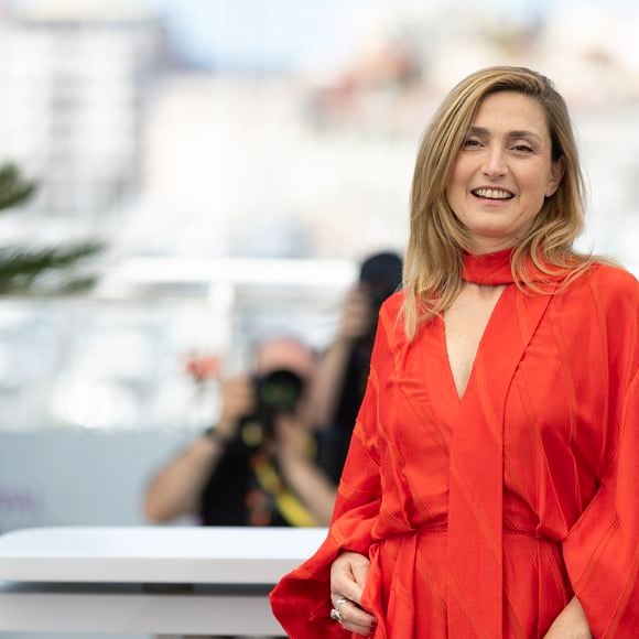 Julie Gayet - Photocall du jury de "L'Oeil d'Or" lors du 78ème Festival International du Film de Cannes, le 23 mai 2025.
© Jacovides/Moreau/Bestimage