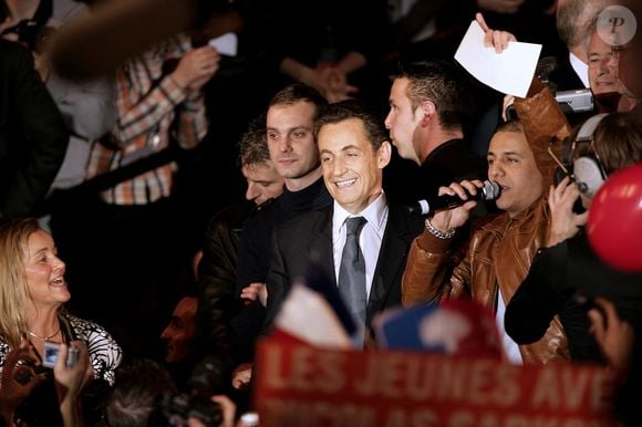 Le candidat à l'élection présidentielle Nicolas Sarkozy et le chanteur Faudel lors d'un meeting de campagne au Zénith de Paris, France, le 18 mars 2007. 
Photo by Orban-Taamallah/ABACAPRESS.COM